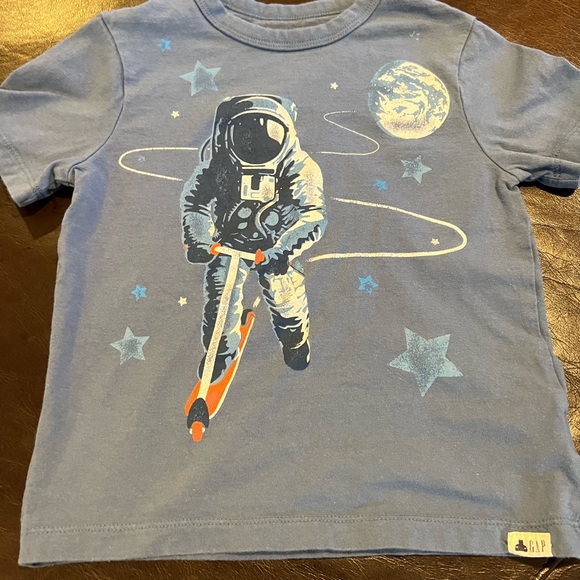 Gap t shirts - Picture 5 of 6